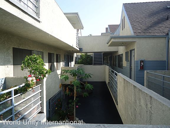 2nd image of 1050 S Westmoreland Ave APT 311