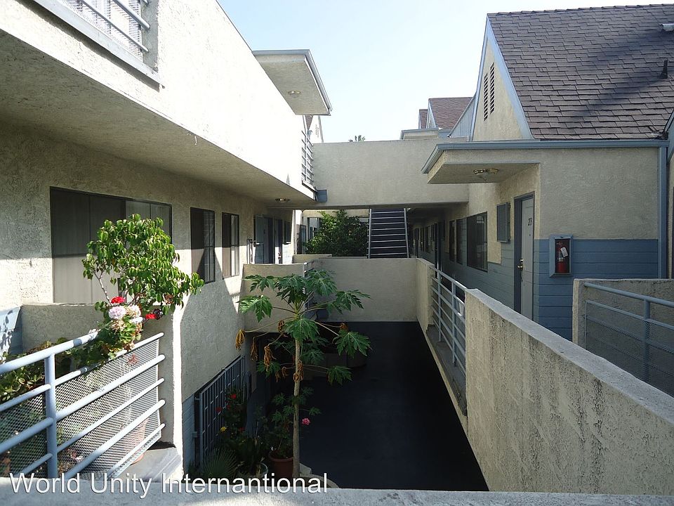 1st image of 1050 S Westmoreland Ave APT 206
