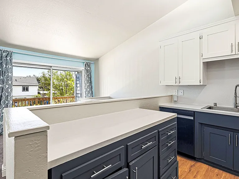 308 Estrella Ave — Photo 4
