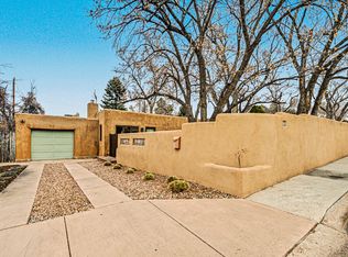 513 Calle Lucero, Santa Fe, NM 87505