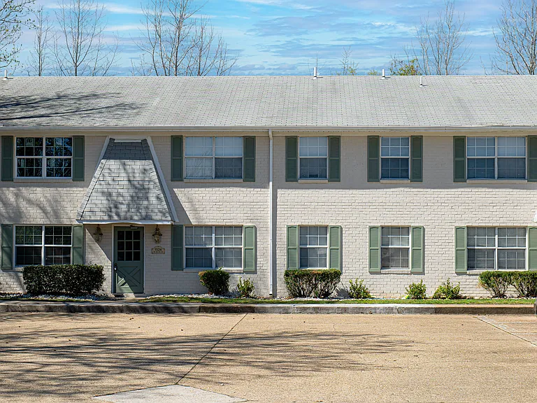Meadow Brook Terrace — Photo 8