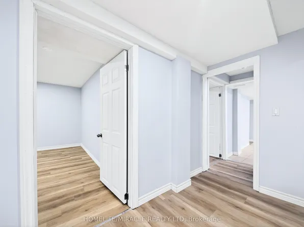 100 W 3rd St, Hamilton, ON L9C 3K5