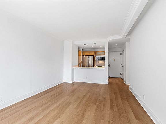5th image of 212 E 47th St APT 27H