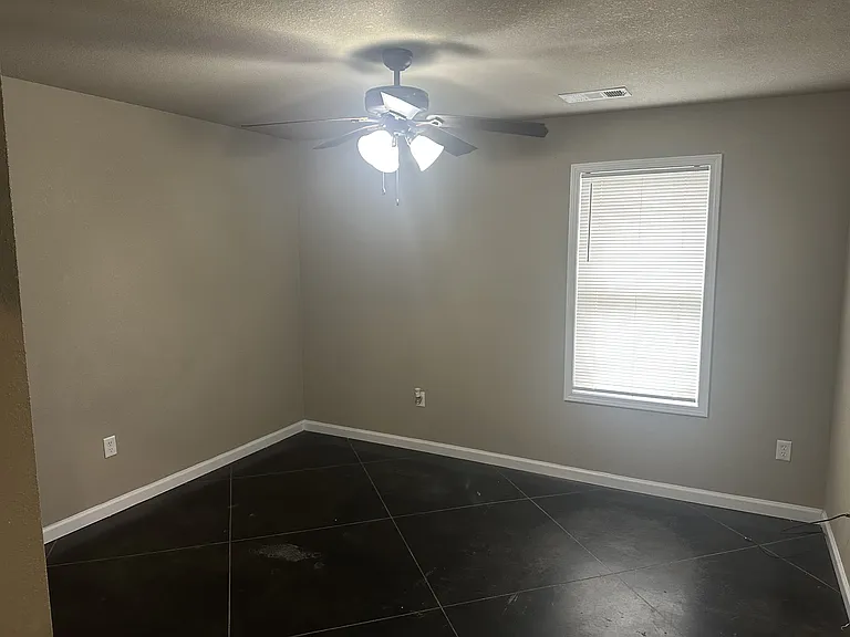 4703 Samantha Ave — Photo 11