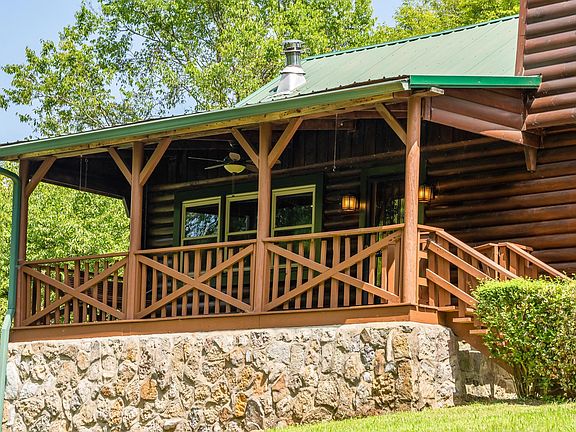 Welcome home! Beautiful log home. Privacy and location!