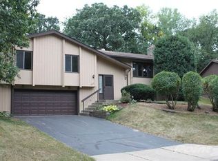 12112 Red Oak Ct S, Burnsville, MN 55337