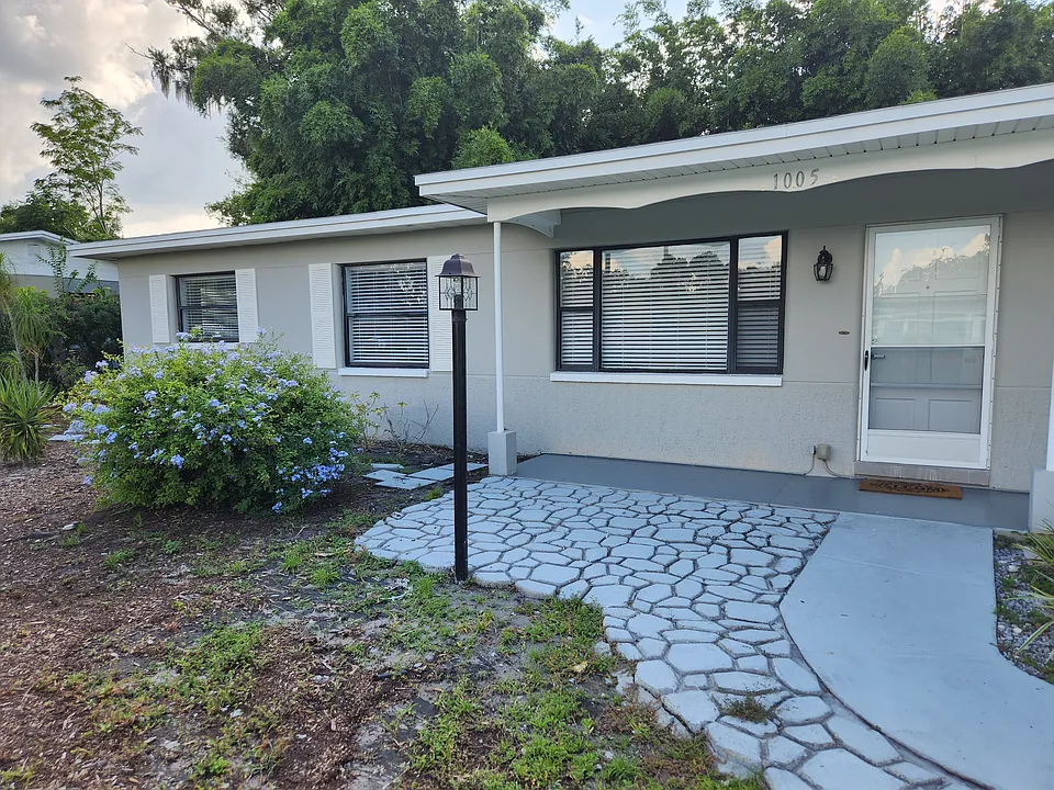 1005 N Bracewell Dr