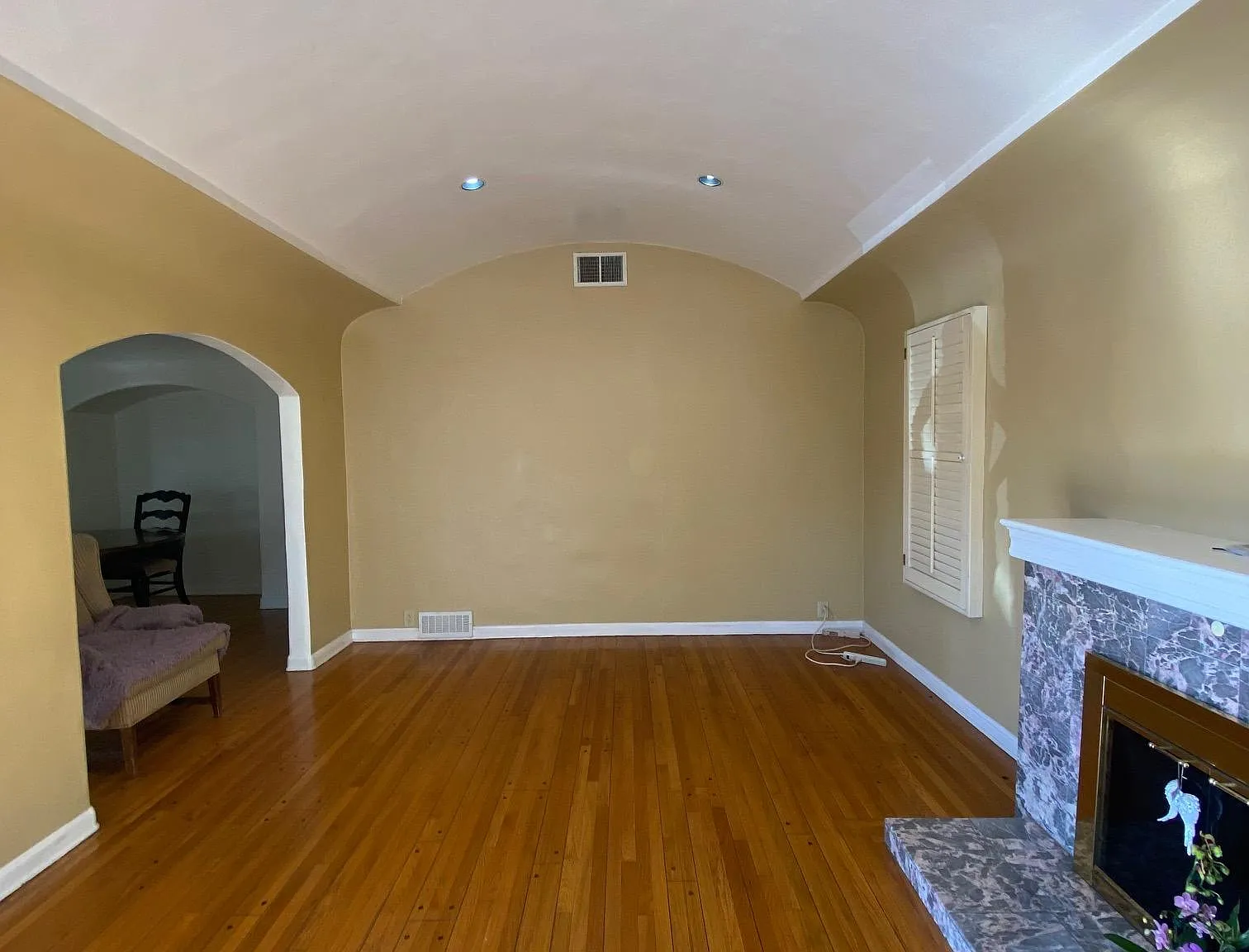 4 bed, 1924 sqft, $3,985 — Photo 2