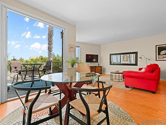 2nd image of 5490 La Jolla Blvd #202