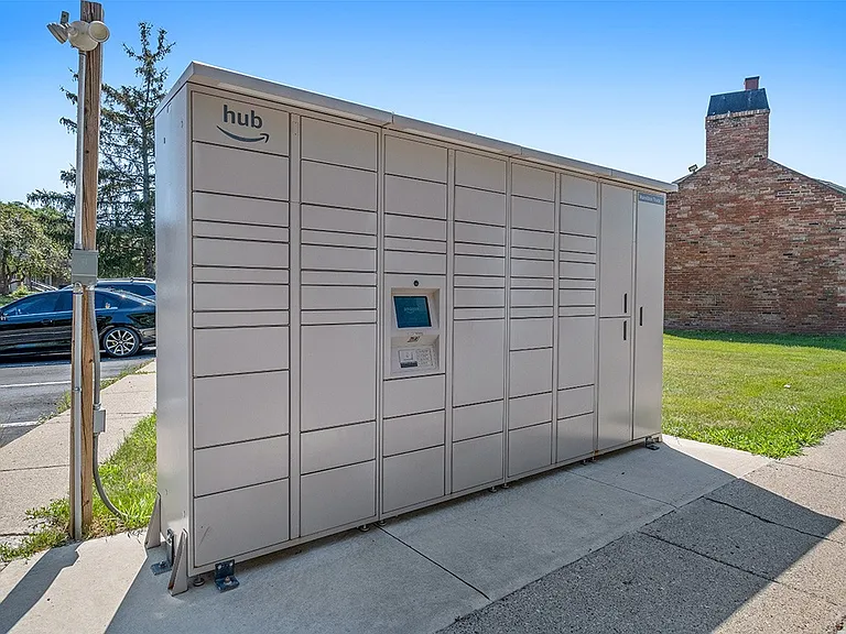 Convenient Amazon Package Hub