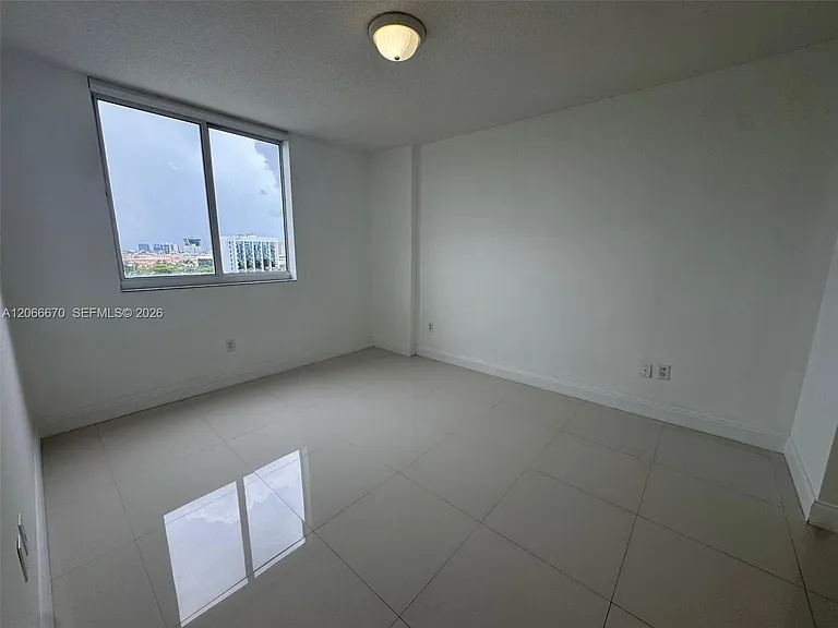 18800 NE 29th Ave #1005 — Photo 6