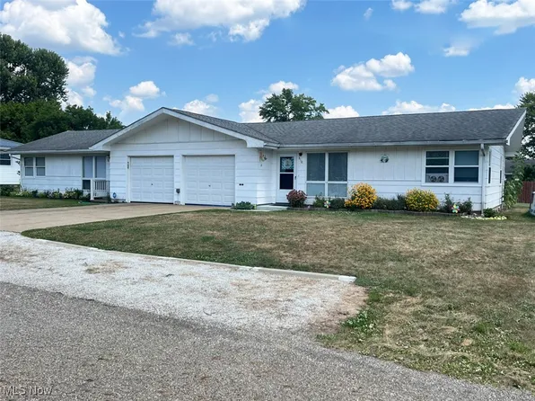 810 & 814 Pleasant Ave, Malvern, OH 44644