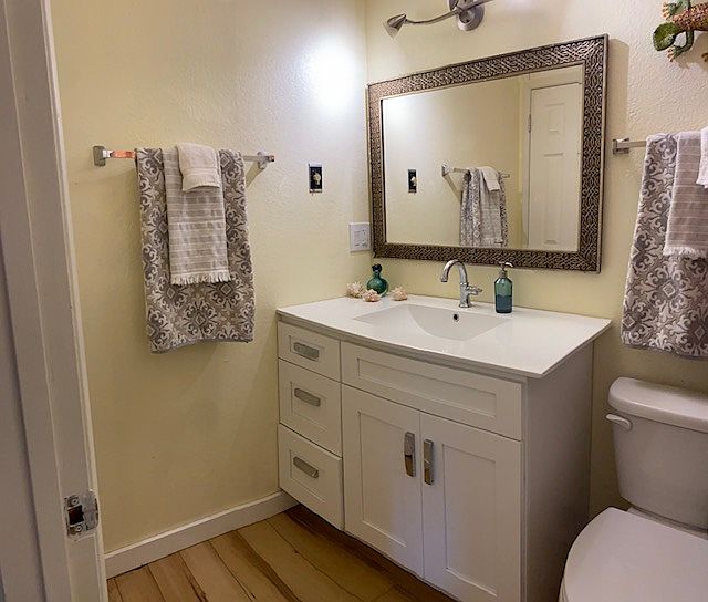 Master Bath w Gorgeous Granite Sink and Jetted Tub