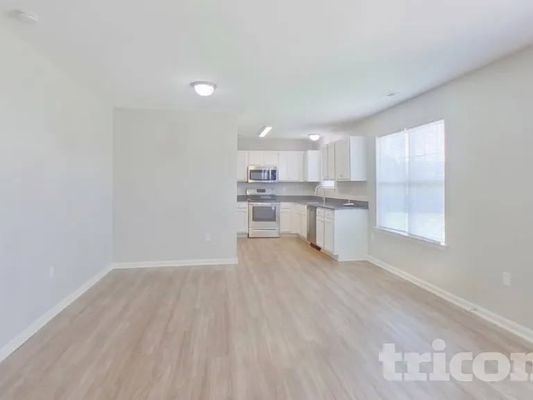 1221 Grace Ct — Photo 4