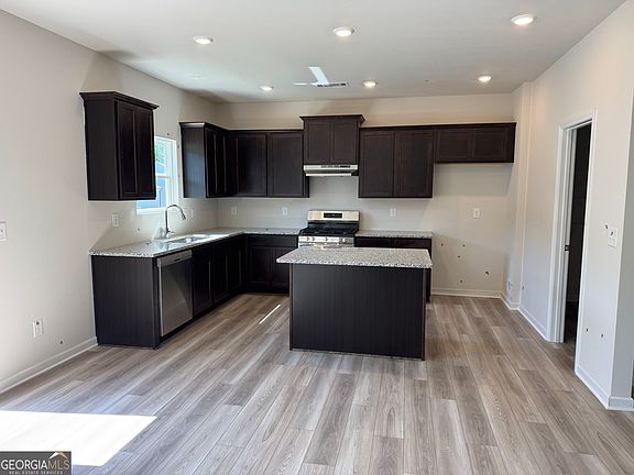 2nd image of 829 Oakmont Trce