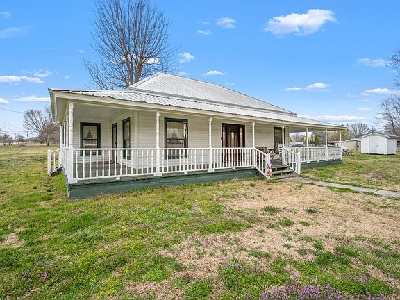 3rd image of 448 Elora Rd