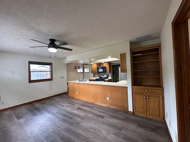 2537 Lafayette Dr — Photo 5