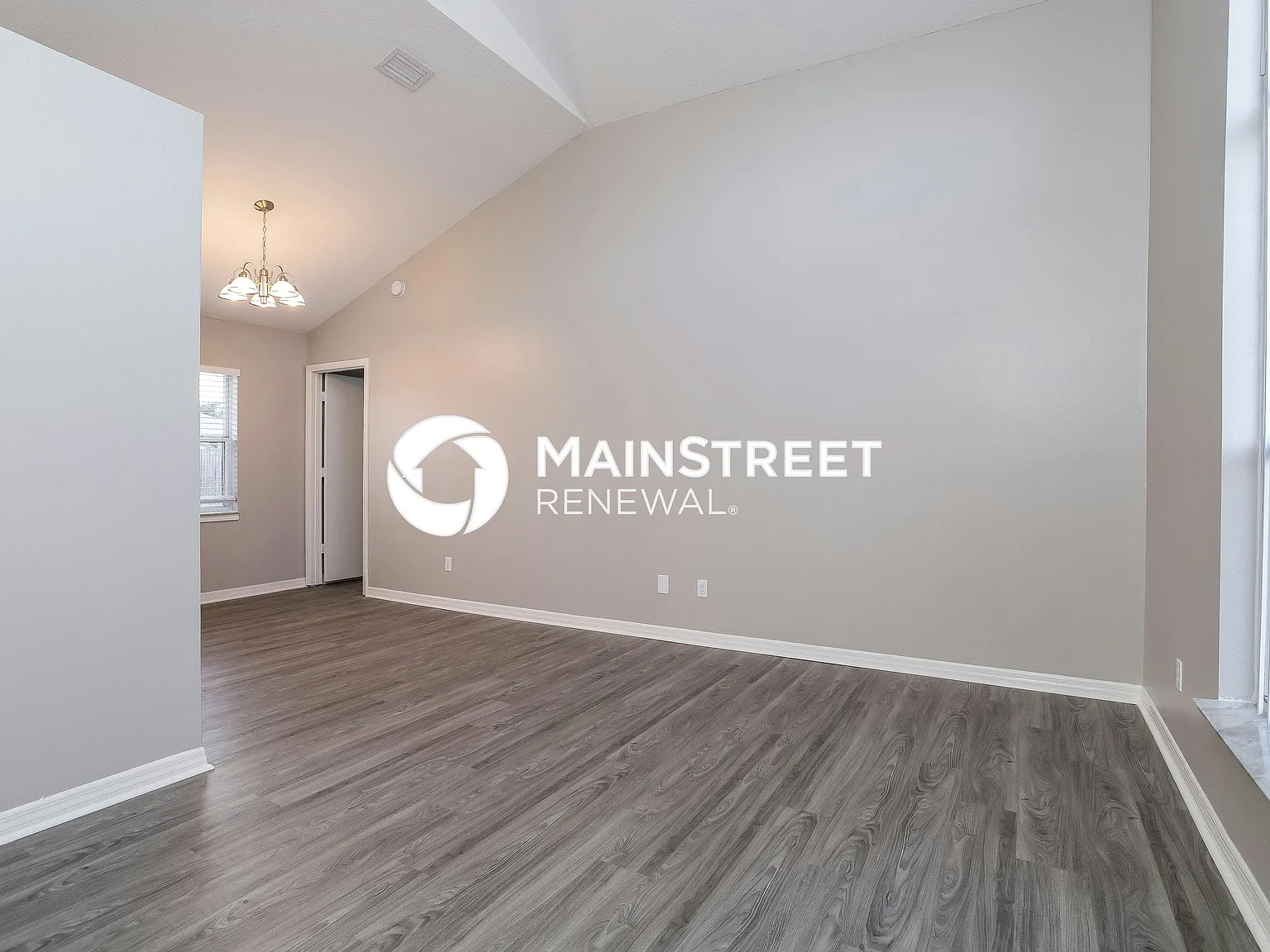 852 San Jose Ct — Photo 2