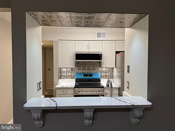 4th image of 5812 Royal Ridge Dr Suite C