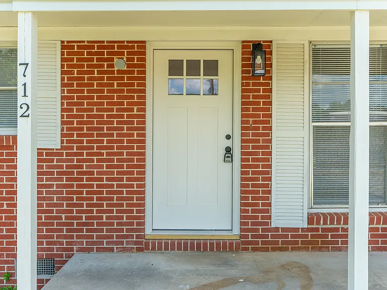 712 Bruce Ave — Photo 1