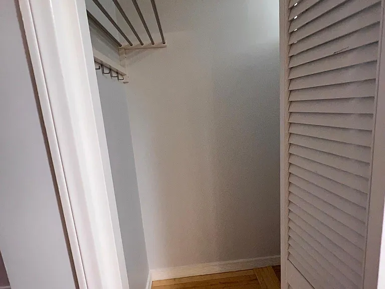 1043 S Grand Ave #8 — Photo 7