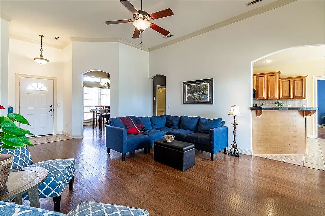 4 bed, 1959 sqft, $1,850 — Photo 3