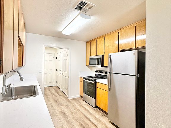 4th image of 3328 Carver Rd APT 1