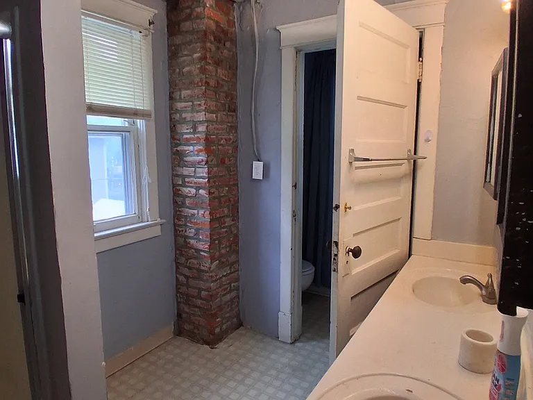 2529 Holmes St — Photo 7