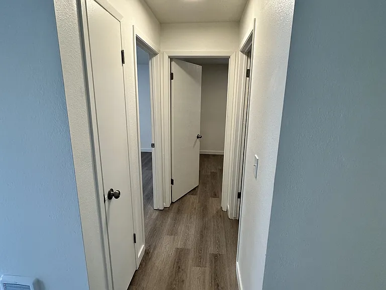 1119 W 11th Ave #5 — Photo 6
