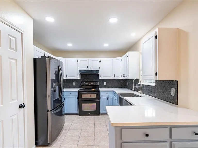 329 Yorktown Blvd — Photo 2