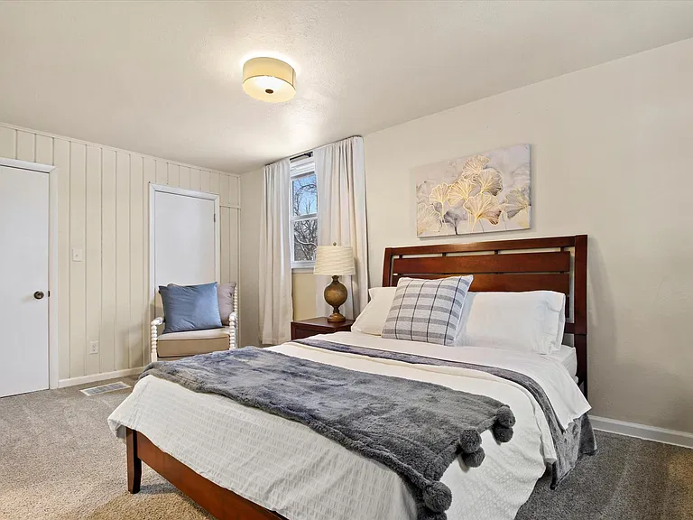 5952 N Lydell Ave — Photo 8