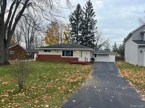 5820 Eldridge Dr, Waterford, MI 48327