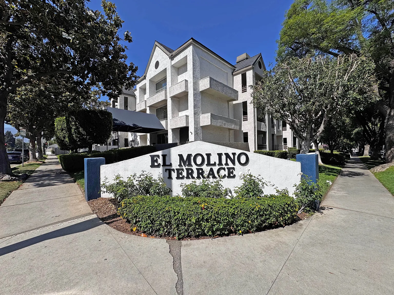 300 N El Molino — Photo 1