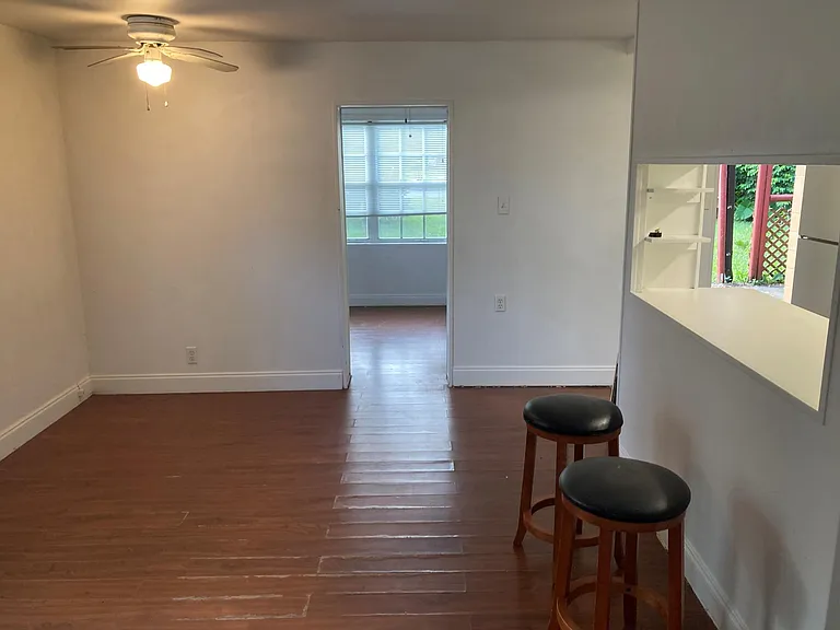 276 Cambridge Blvd — Photo 7