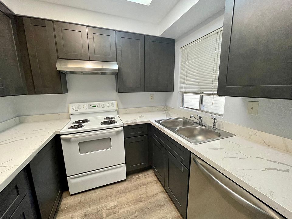 Quartz Counters & Modern Cabinets