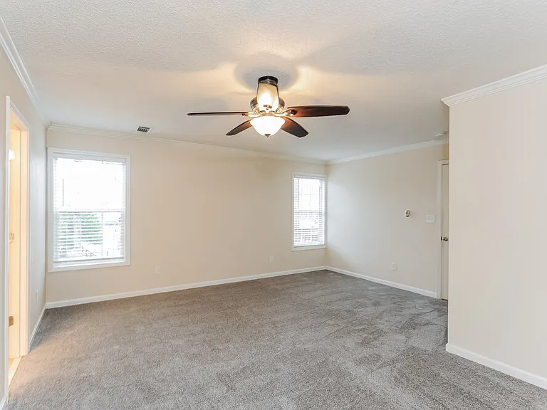 216 Mackenzie Ct — Photo 9