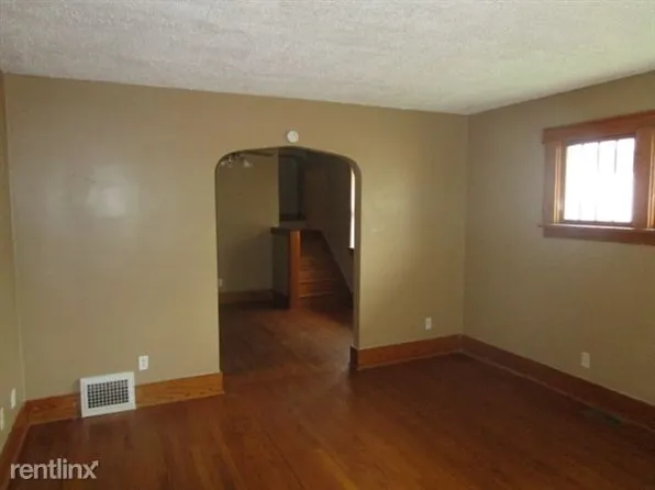 1420 Downey St, Flint, MI 48503