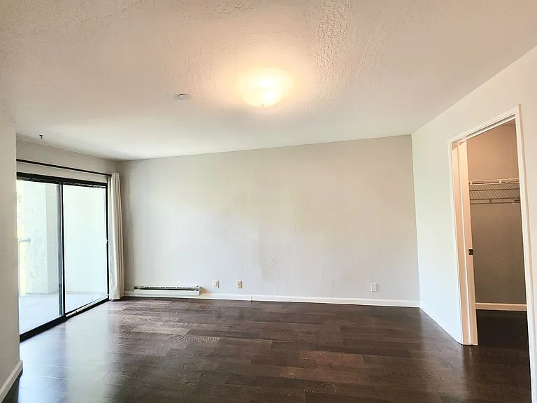 320 Peninsula Ave #213 — Photo 25