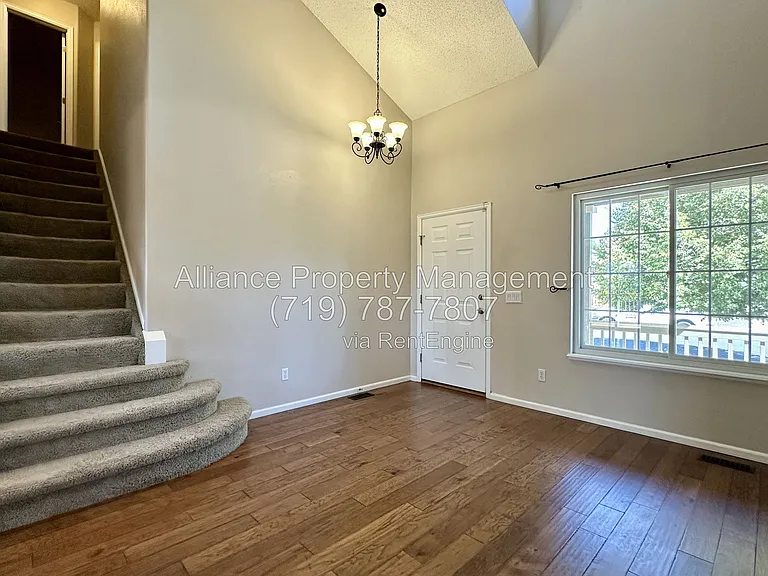 965 Piros Dr — Photo 4