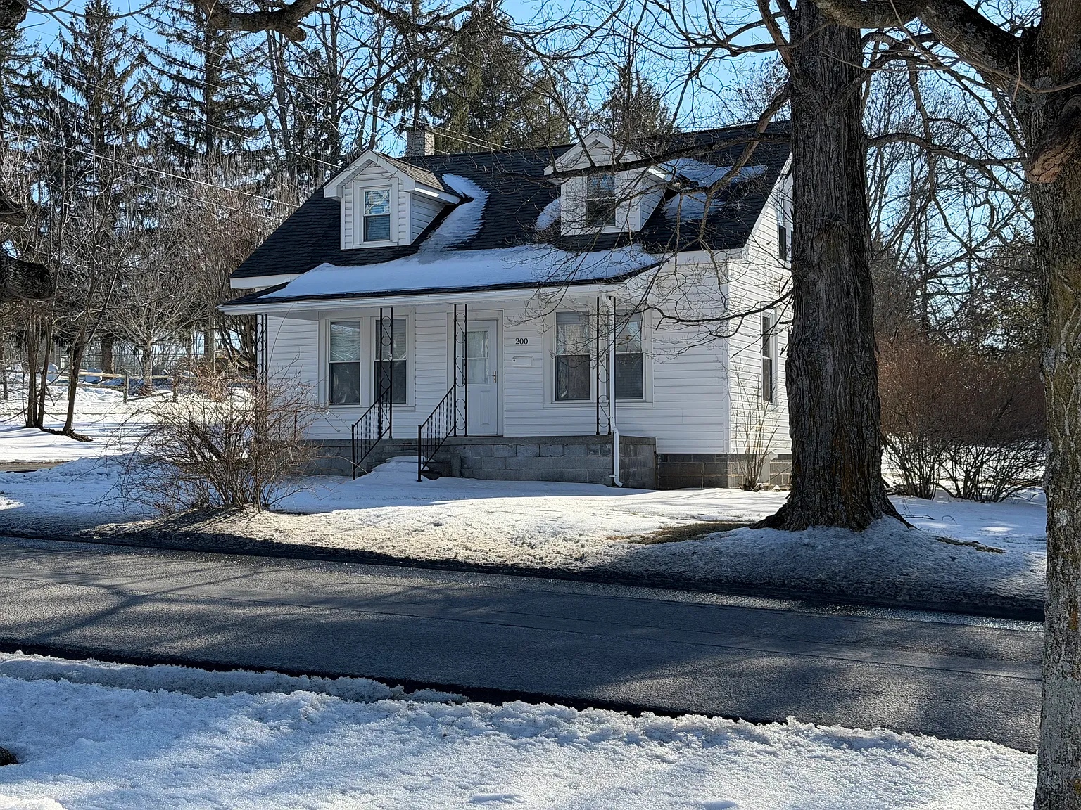 2 bed, 1365 sqft, $2,100 — Photo 2