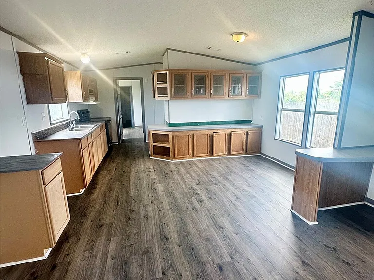 2523 Oyster Creek Bnd — Photo 4