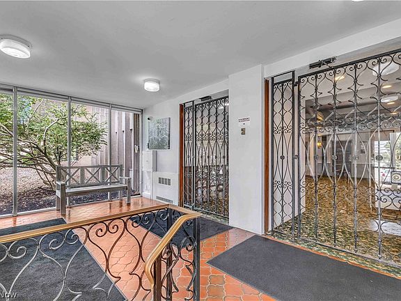 5th image of 3167 Linden Rd APT 201