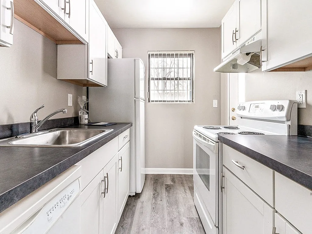 Chartwell Townhouse Apartments — Photo 3
