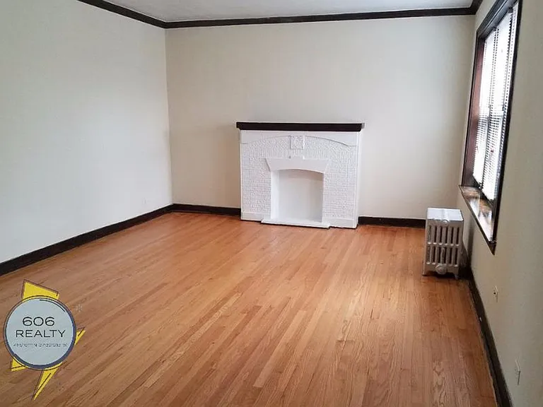 Beautiful Large Berwyn Apts on Wesley! — Photo 13