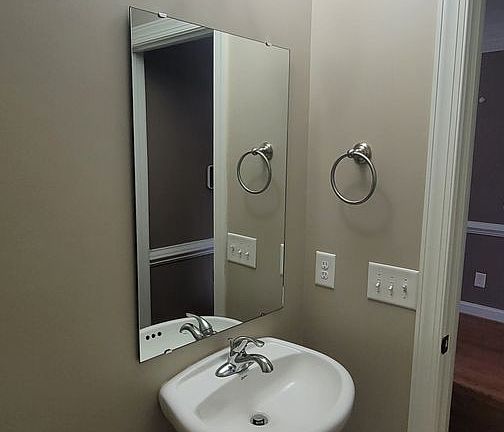3rd image of 391 Lockwood Dr