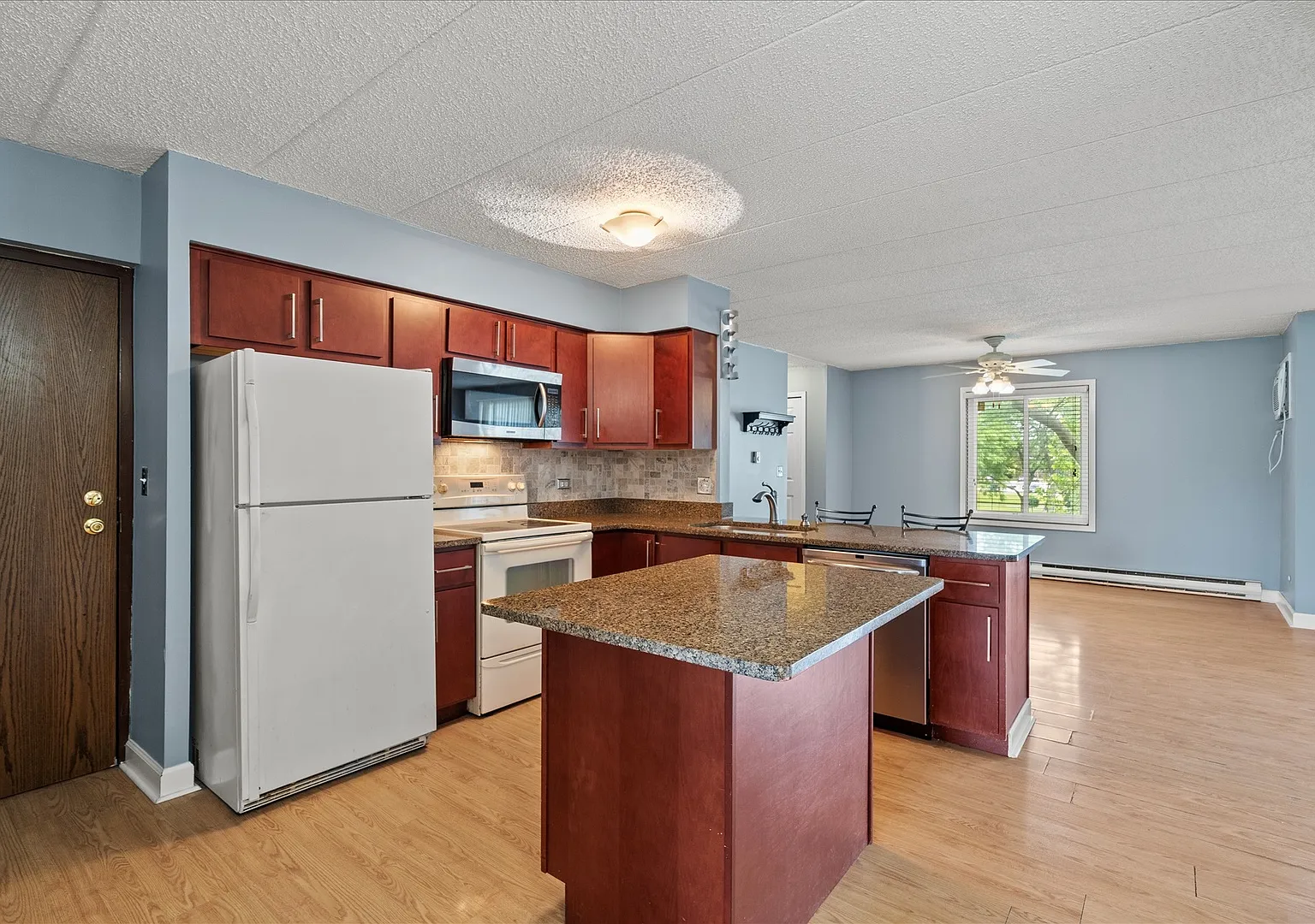2 bed, $1,900 — Photo 3
