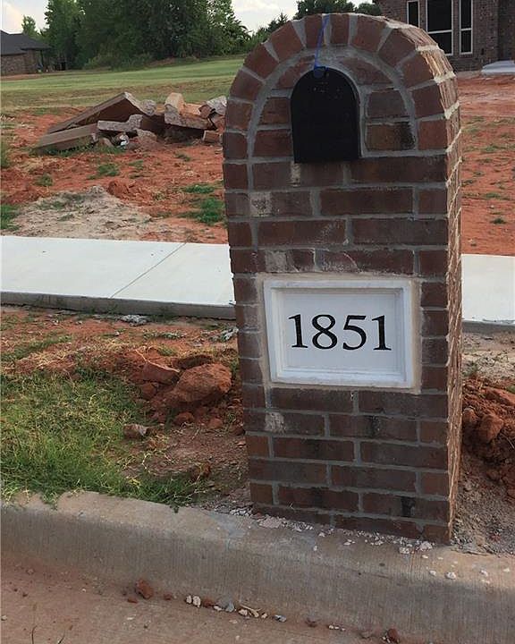 2nd image of 1851 W Main St
