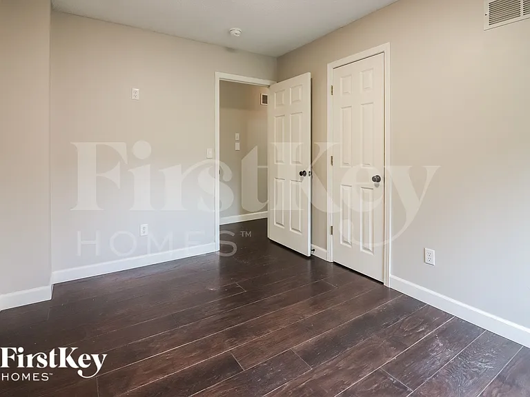 412 N Crest Dr — Photo 10