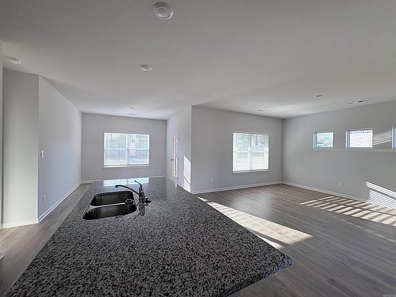 4th image of 93 Clearwater Dr