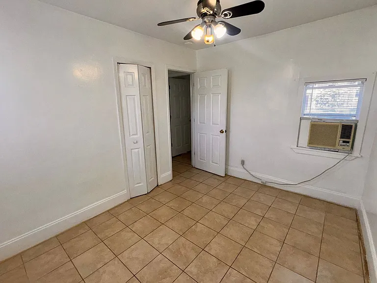 2330 S Fern Creek Ave — Photo 11